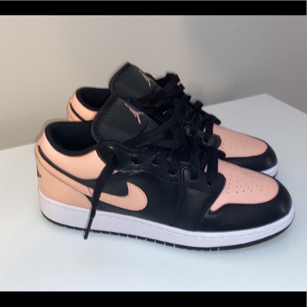 Jordan 1 Article orange/ black low